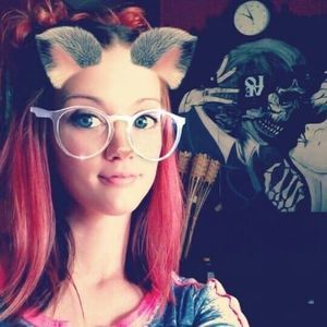 Meet your Posher, Elisia